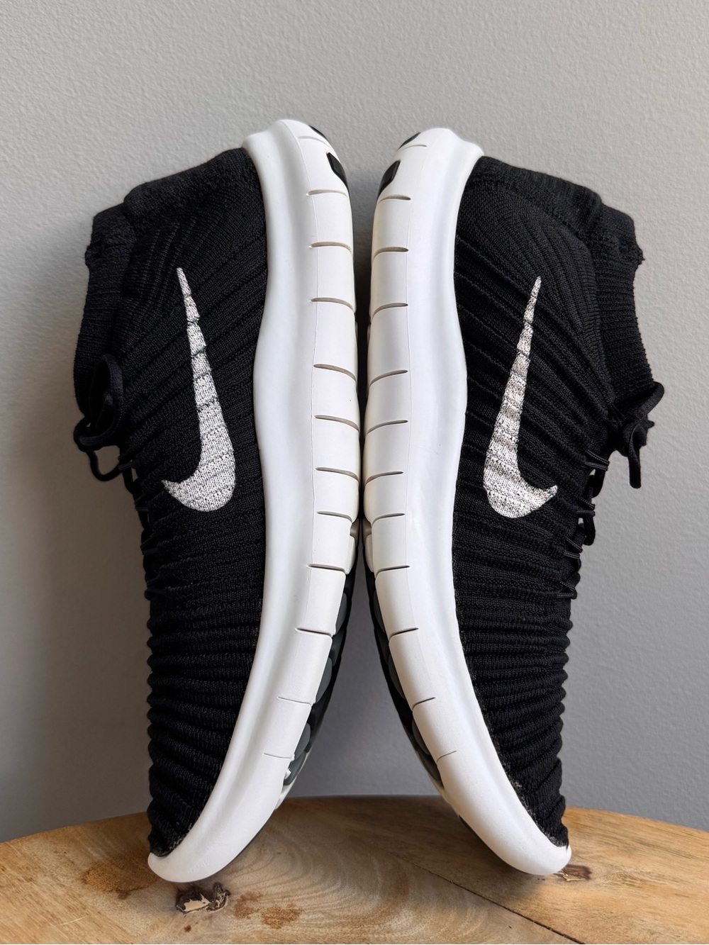 Nike Free RN Motion Flyknit Black White 834585-001 Women's Size 8 Running Shoes - Picture 6 of 9
